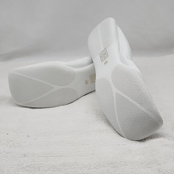 JEFFREY CAMPBELL BALLERINA FLAT IN WHITE CRINKLE PATTEN LADIES 8.5 NWOB GORGEOUS - Picture 16 of 16